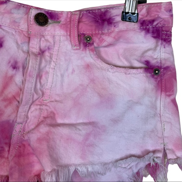 Free People Raw Fringe Hem TyeDye Denim Button-Fly Shorts Size 2 Pink Purple FP - Picture 7 of 15